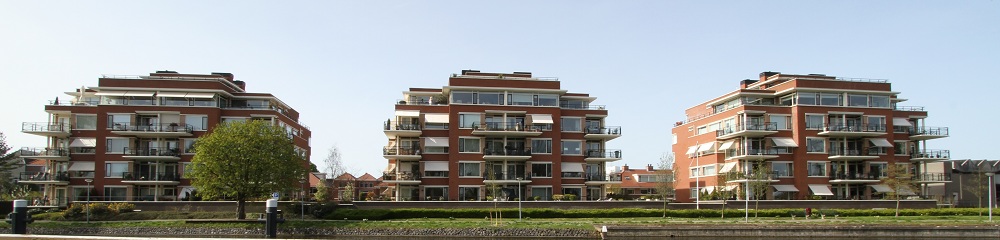 Drie appartementencomplexen aan het water